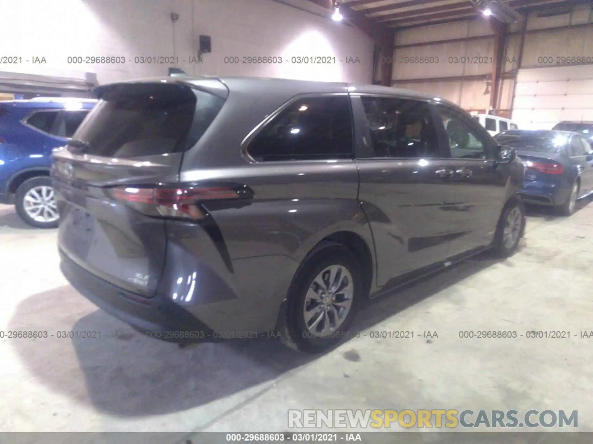 4 Photograph of a damaged car 5TDYRKEC4MS015868 TOYOTA SIENNA 2021