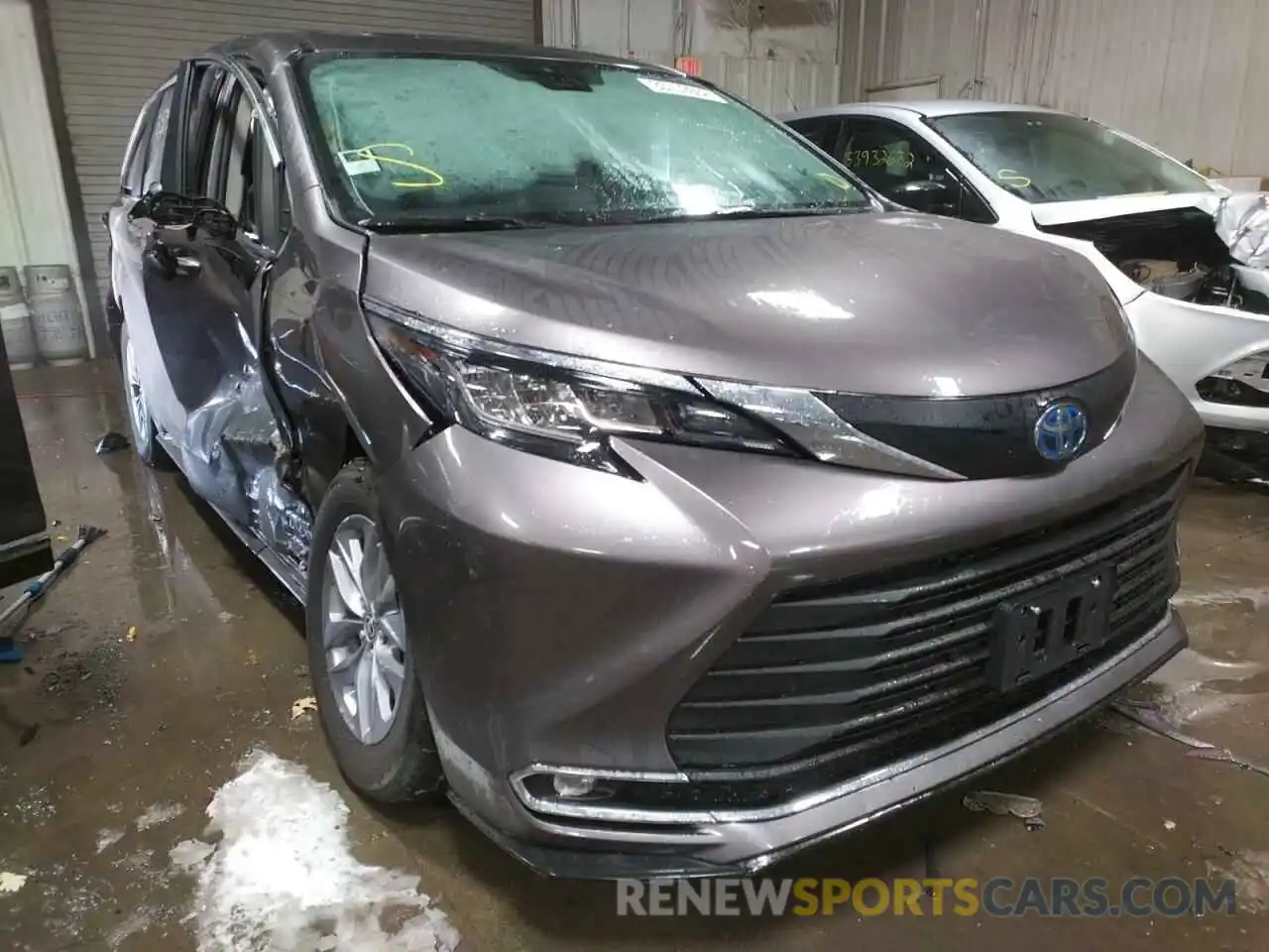 1 Photograph of a damaged car 5TDYRKEC5MS029584 TOYOTA SIENNA 2021