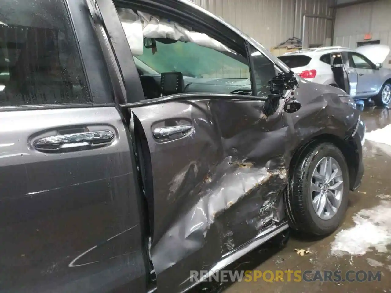 9 Photograph of a damaged car 5TDYRKEC5MS029584 TOYOTA SIENNA 2021