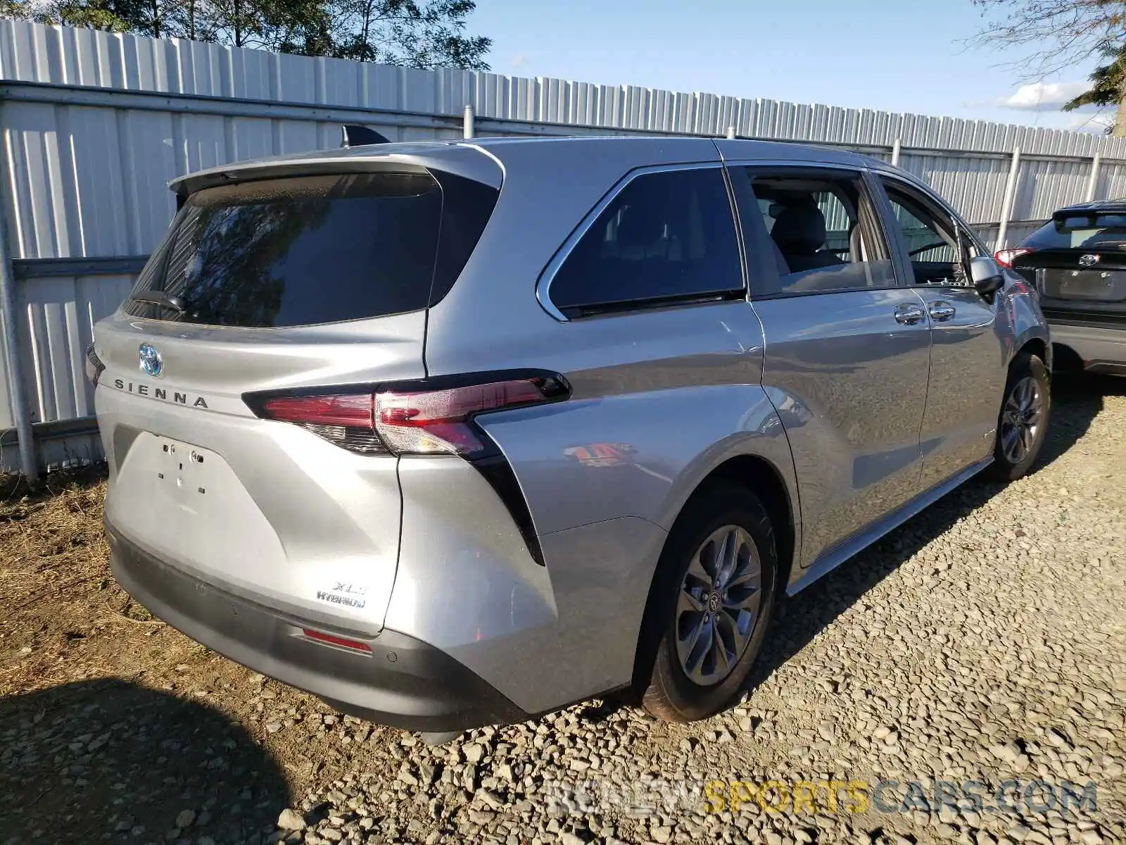 4 Photograph of a damaged car 5TDYRKEC5MS033859 TOYOTA SIENNA 2021