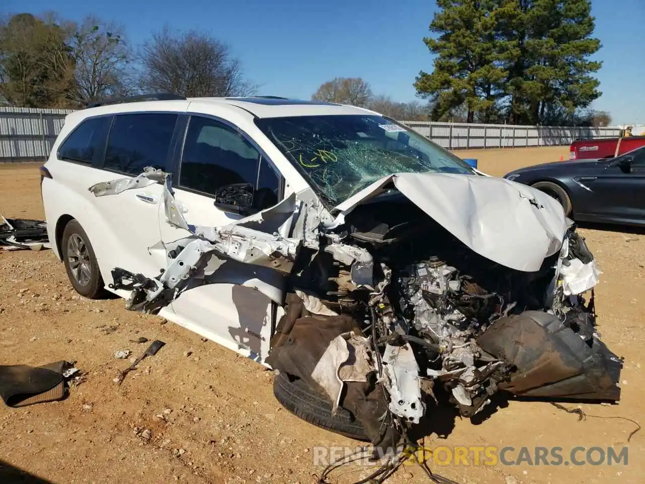 1 Photograph of a damaged car 5TDYRKEC5MS035031 TOYOTA SIENNA 2021