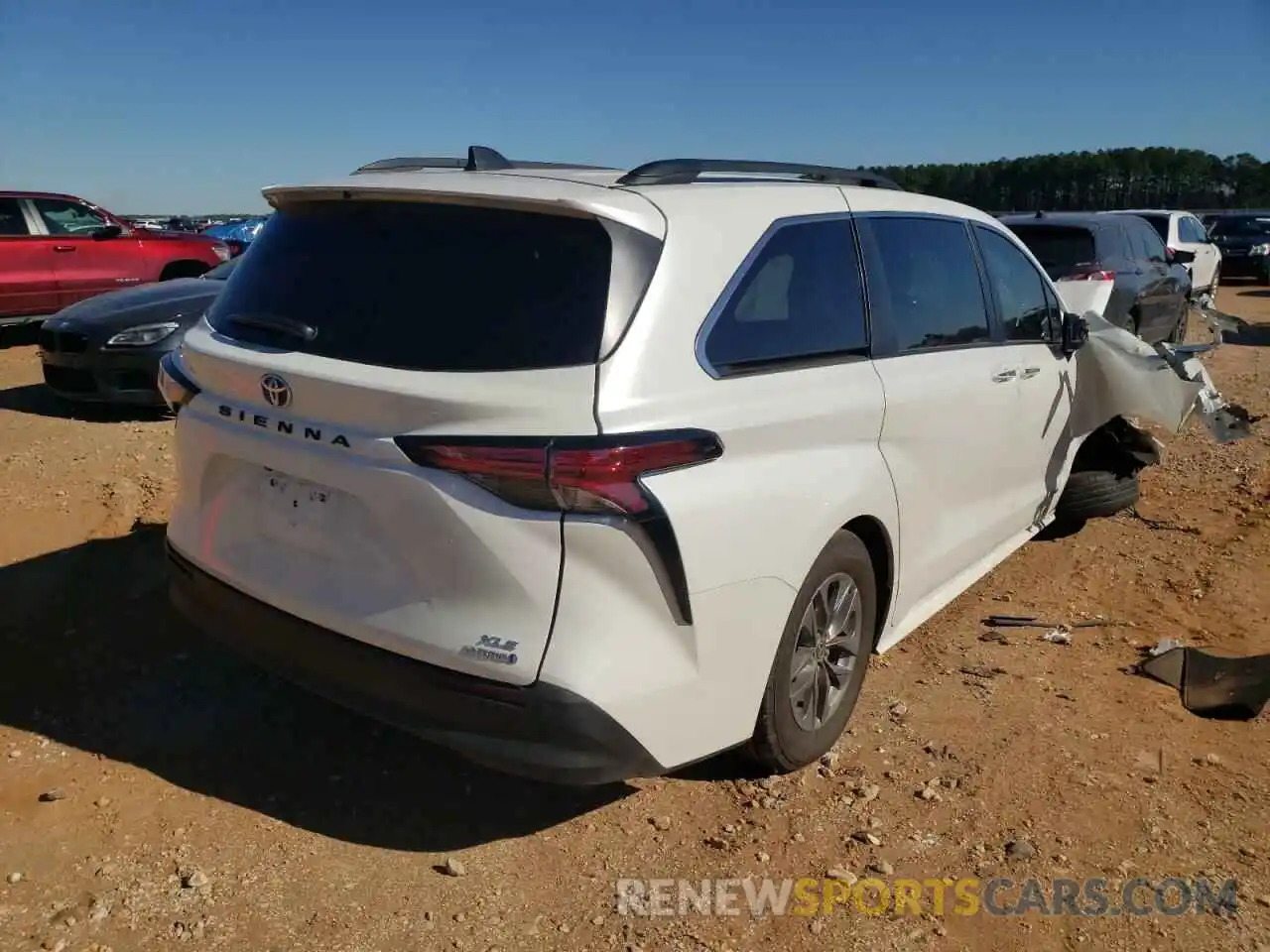 4 Photograph of a damaged car 5TDYRKEC5MS035031 TOYOTA SIENNA 2021