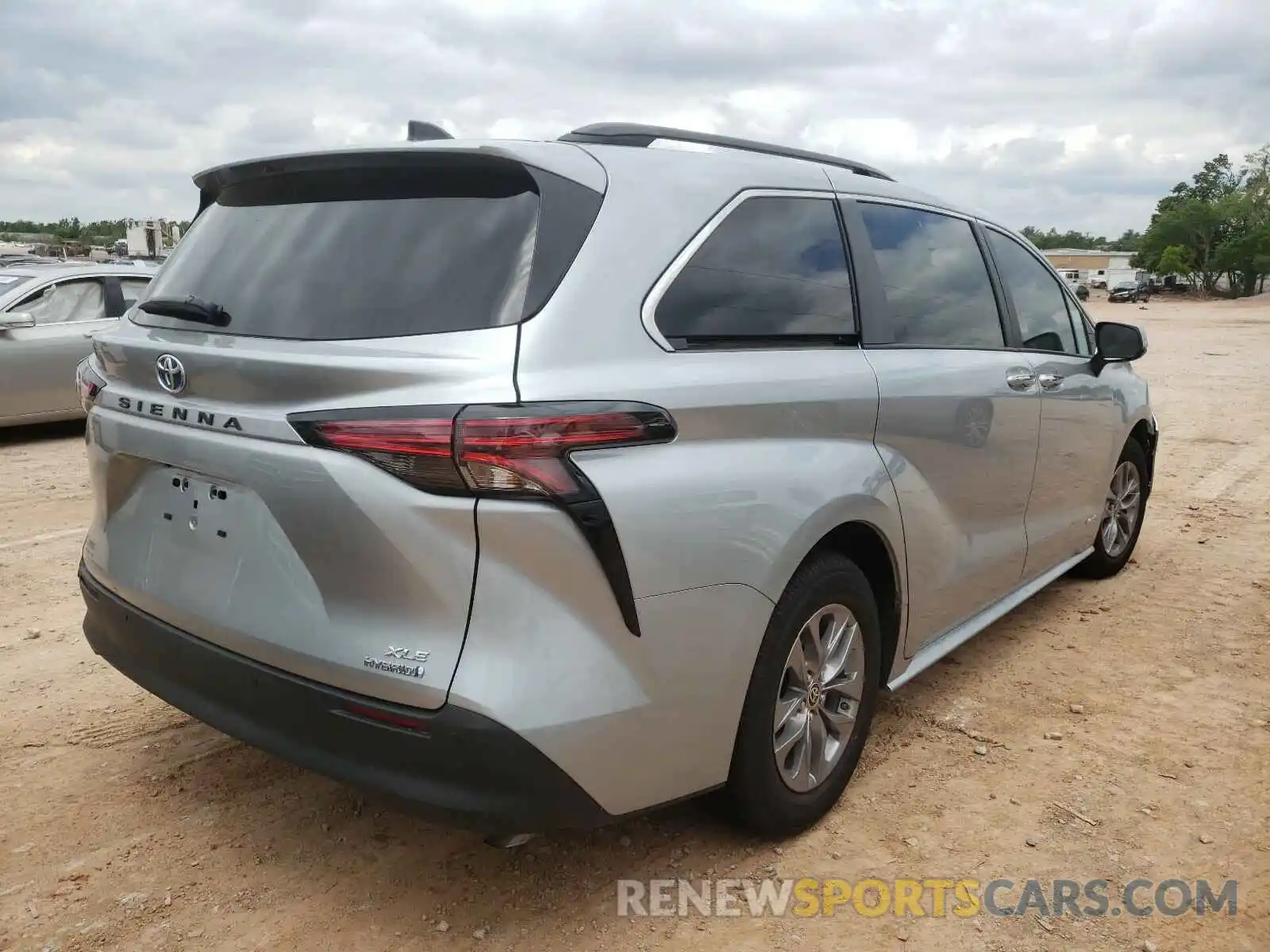 4 Photograph of a damaged car 5TDYRKEC6MS004550 TOYOTA SIENNA 2021