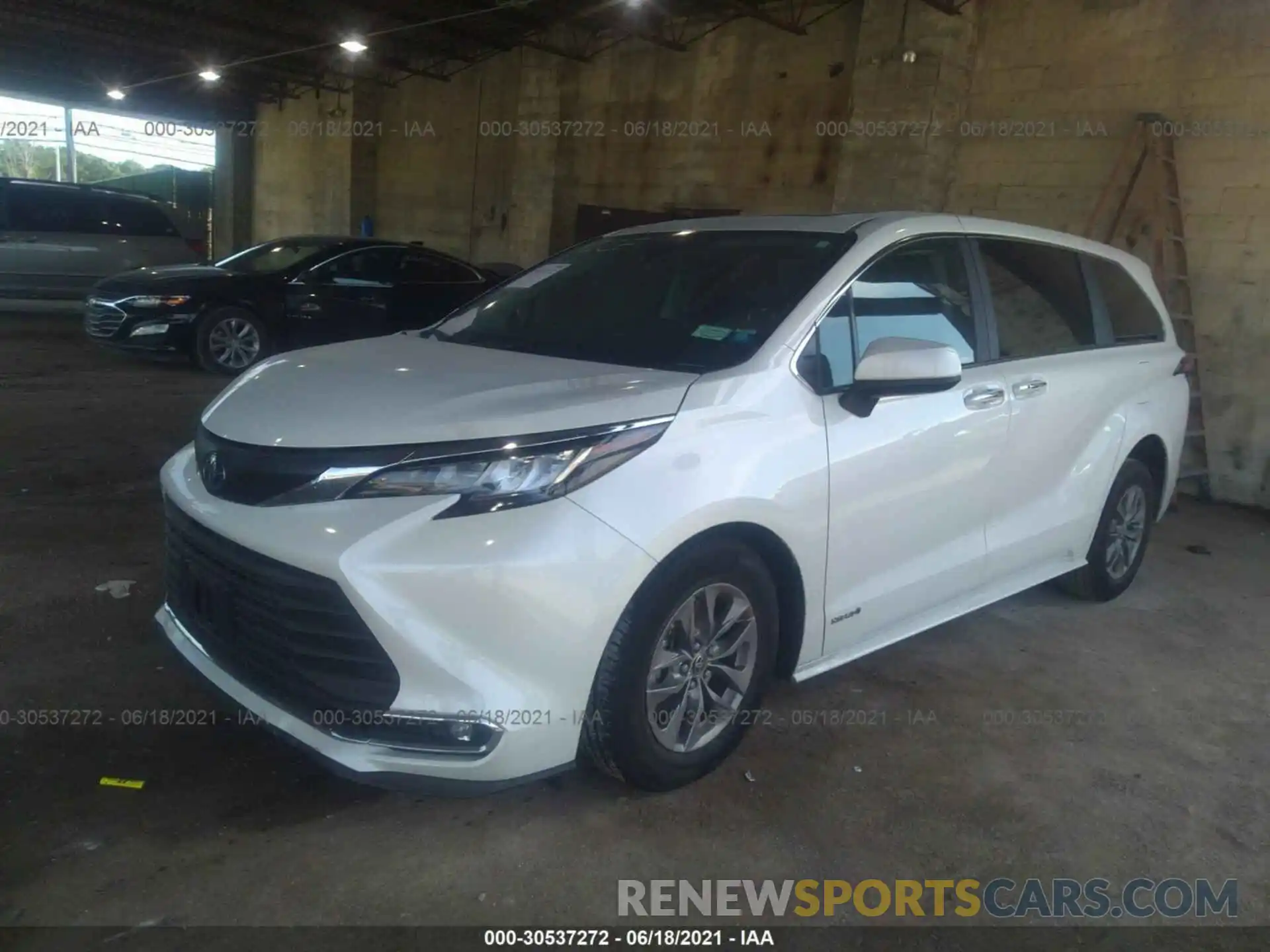 2 Photograph of a damaged car 5TDYRKEC6MS007321 TOYOTA SIENNA 2021