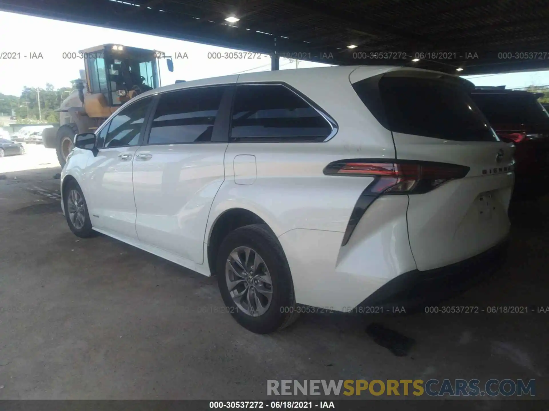 3 Photograph of a damaged car 5TDYRKEC6MS007321 TOYOTA SIENNA 2021