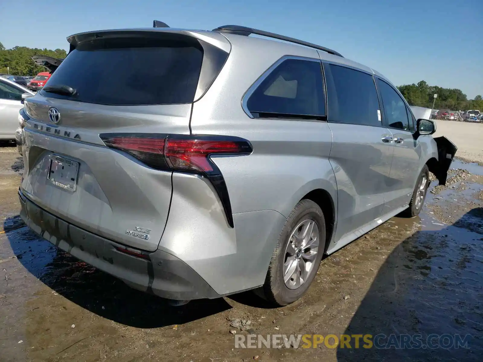 4 Photograph of a damaged car 5TDYRKEC6MS013328 TOYOTA SIENNA 2021