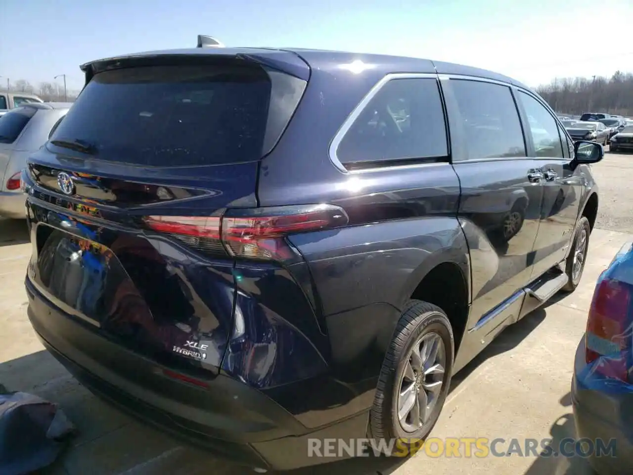 4 Photograph of a damaged car 5TDYRKEC6MS036768 TOYOTA SIENNA 2021