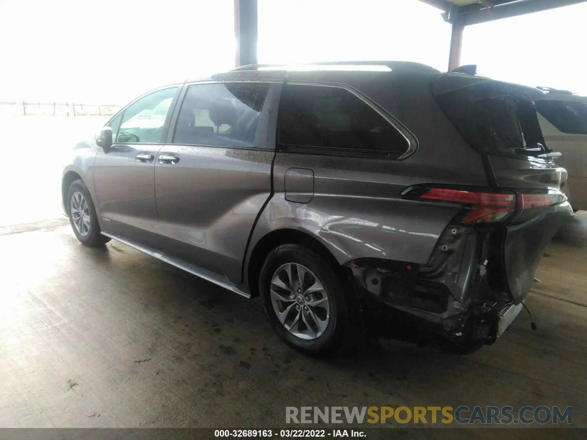 3 Photograph of a damaged car 5TDYRKEC6MS039881 TOYOTA SIENNA 2021