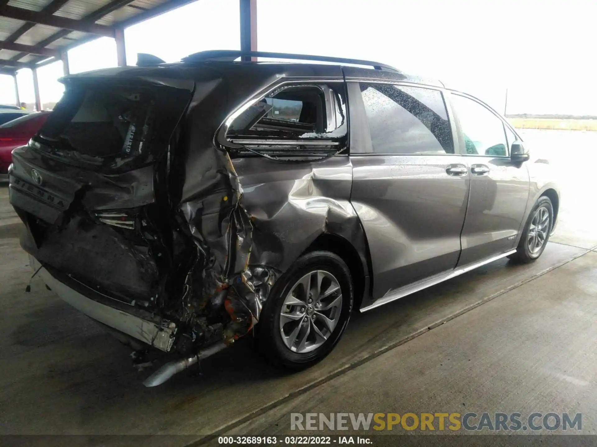 4 Photograph of a damaged car 5TDYRKEC6MS039881 TOYOTA SIENNA 2021