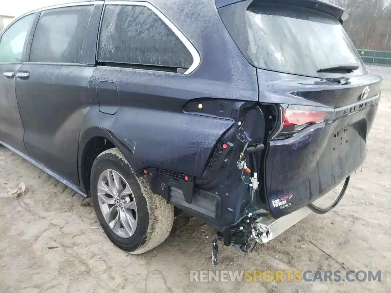 9 Photograph of a damaged car 5TDYRKEC7MS003262 TOYOTA SIENNA 2021