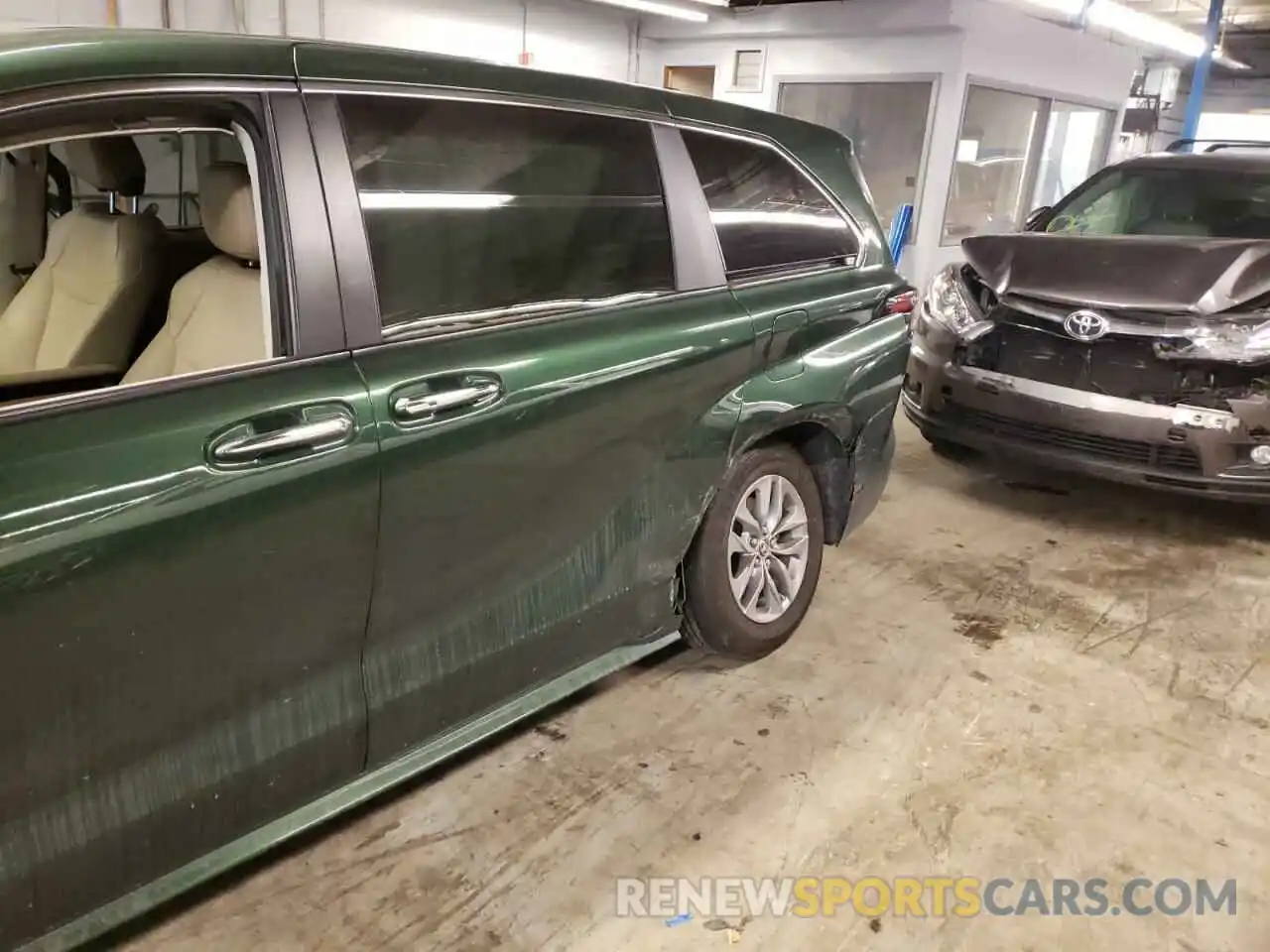 9 Photograph of a damaged car 5TDYRKEC7MS012480 TOYOTA SIENNA 2021