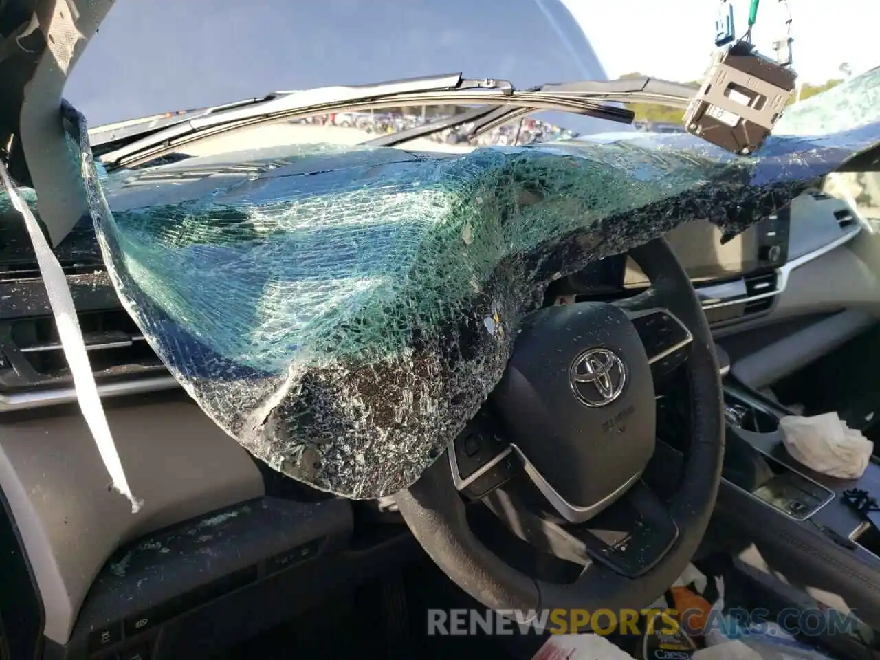 8 Photograph of a damaged car 5TDYRKEC7MS023639 TOYOTA SIENNA 2021