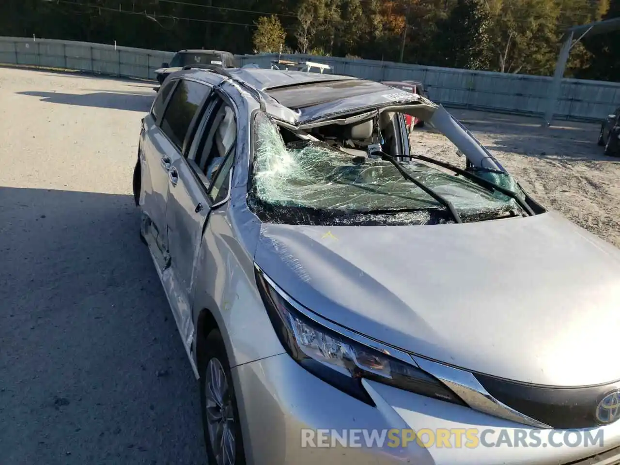 9 Photograph of a damaged car 5TDYRKEC7MS023639 TOYOTA SIENNA 2021