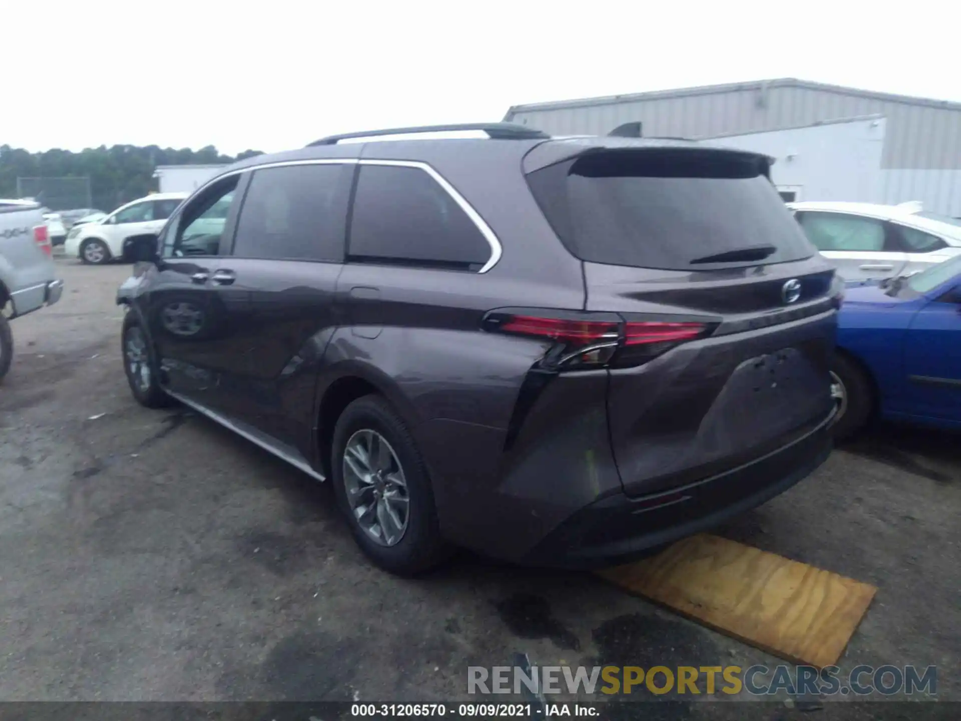 3 Photograph of a damaged car 5TDYRKEC7MS027559 TOYOTA SIENNA 2021