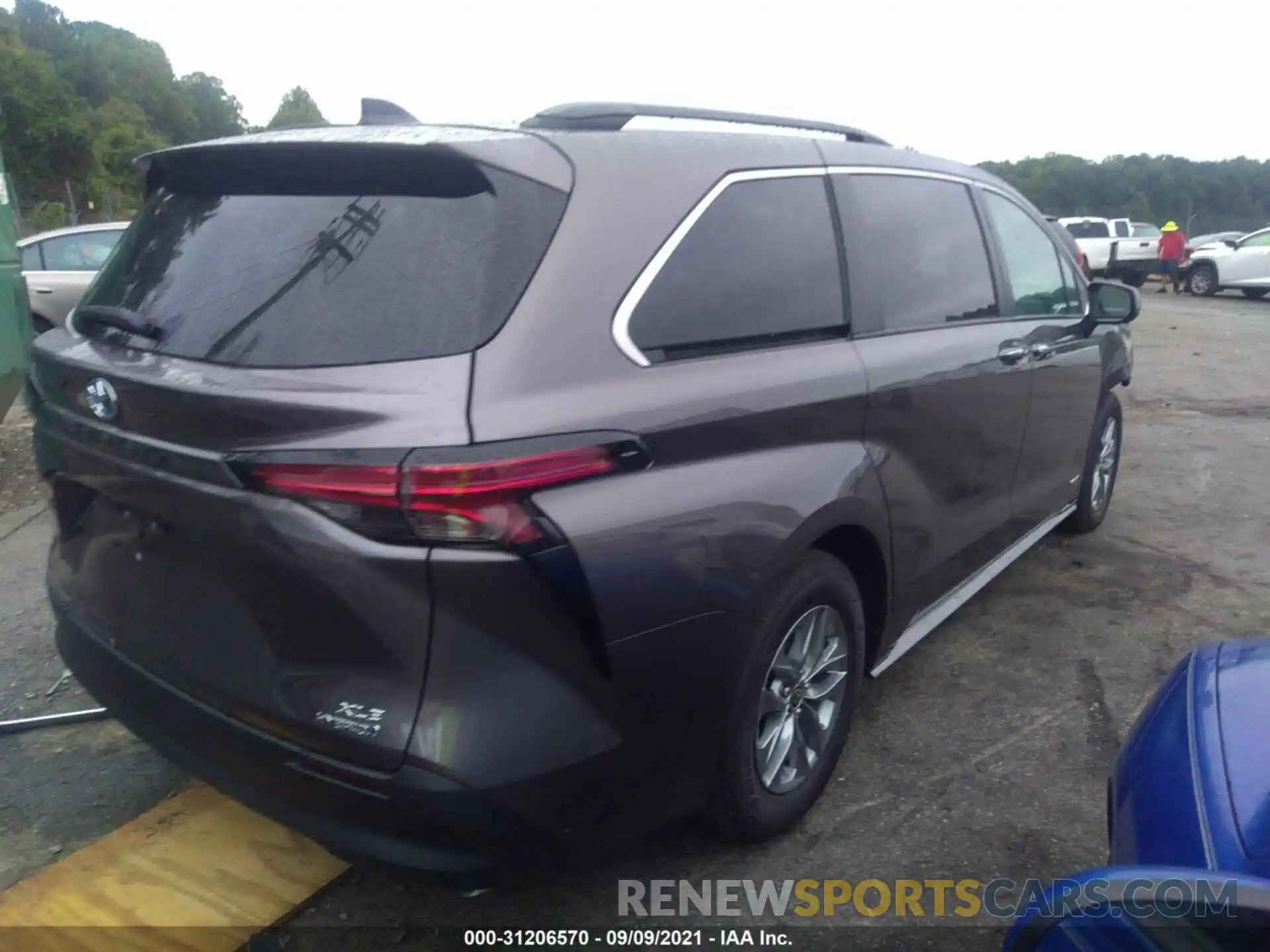 4 Photograph of a damaged car 5TDYRKEC7MS027559 TOYOTA SIENNA 2021