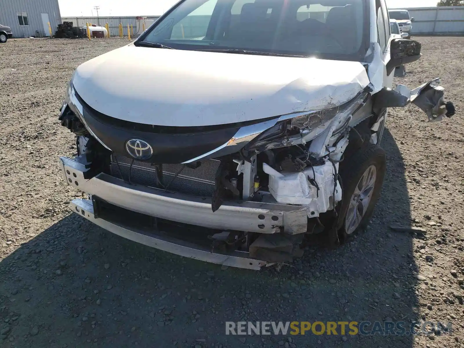 9 Photograph of a damaged car 5TDYRKEC7MS049948 TOYOTA SIENNA 2021