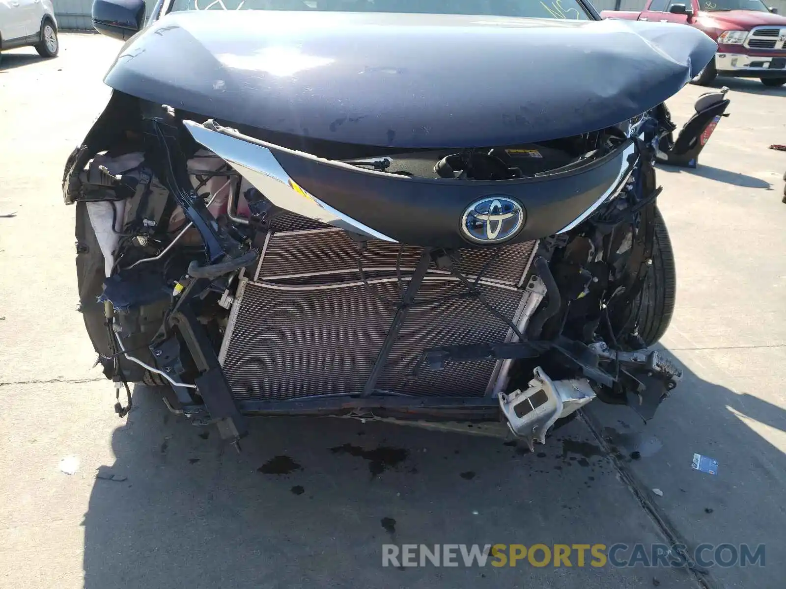 9 Photograph of a damaged car 5TDYRKEC9MS029801 TOYOTA SIENNA 2021