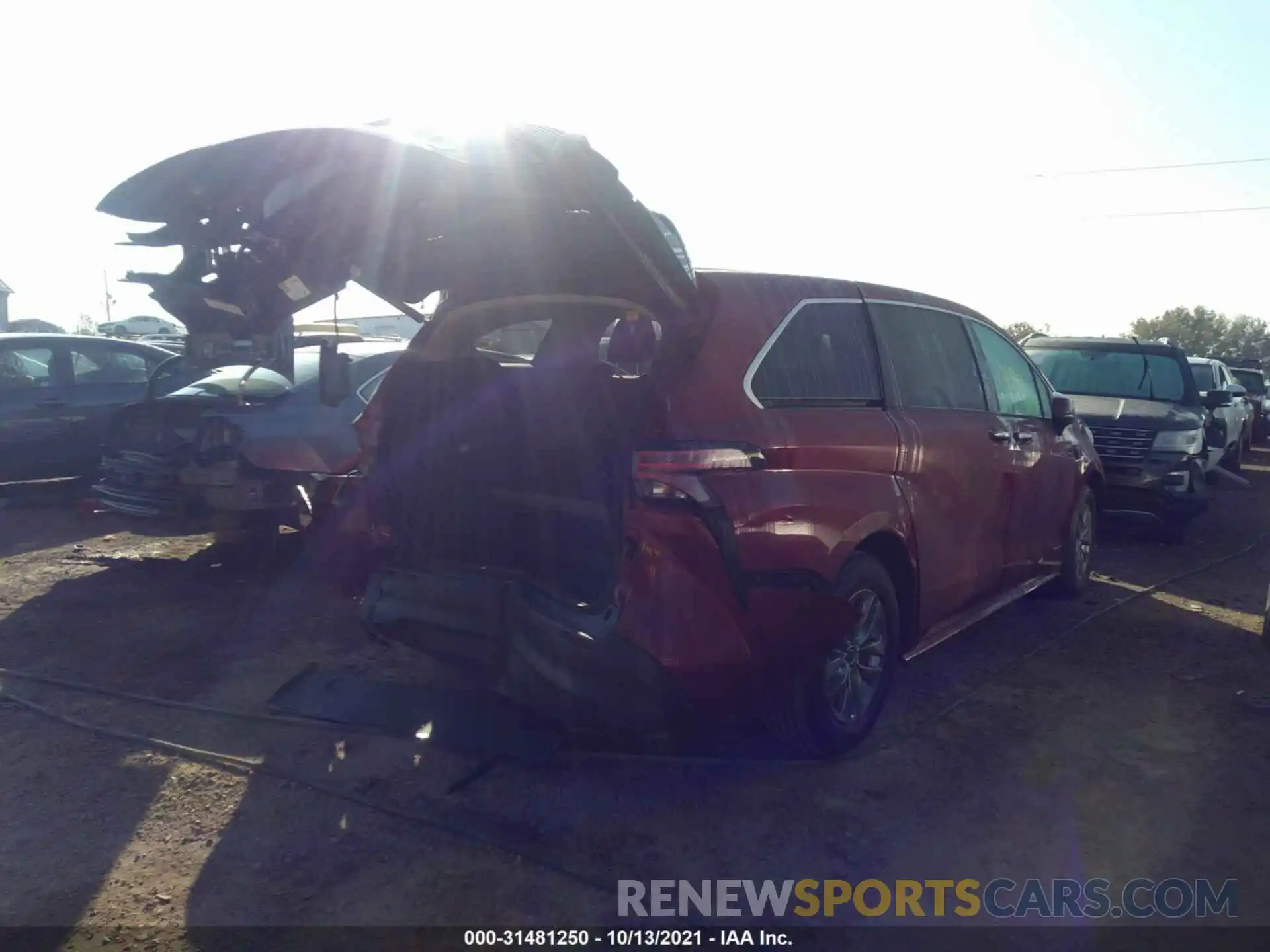 4 Photograph of a damaged car 5TDYRKEC9MS046775 TOYOTA SIENNA 2021