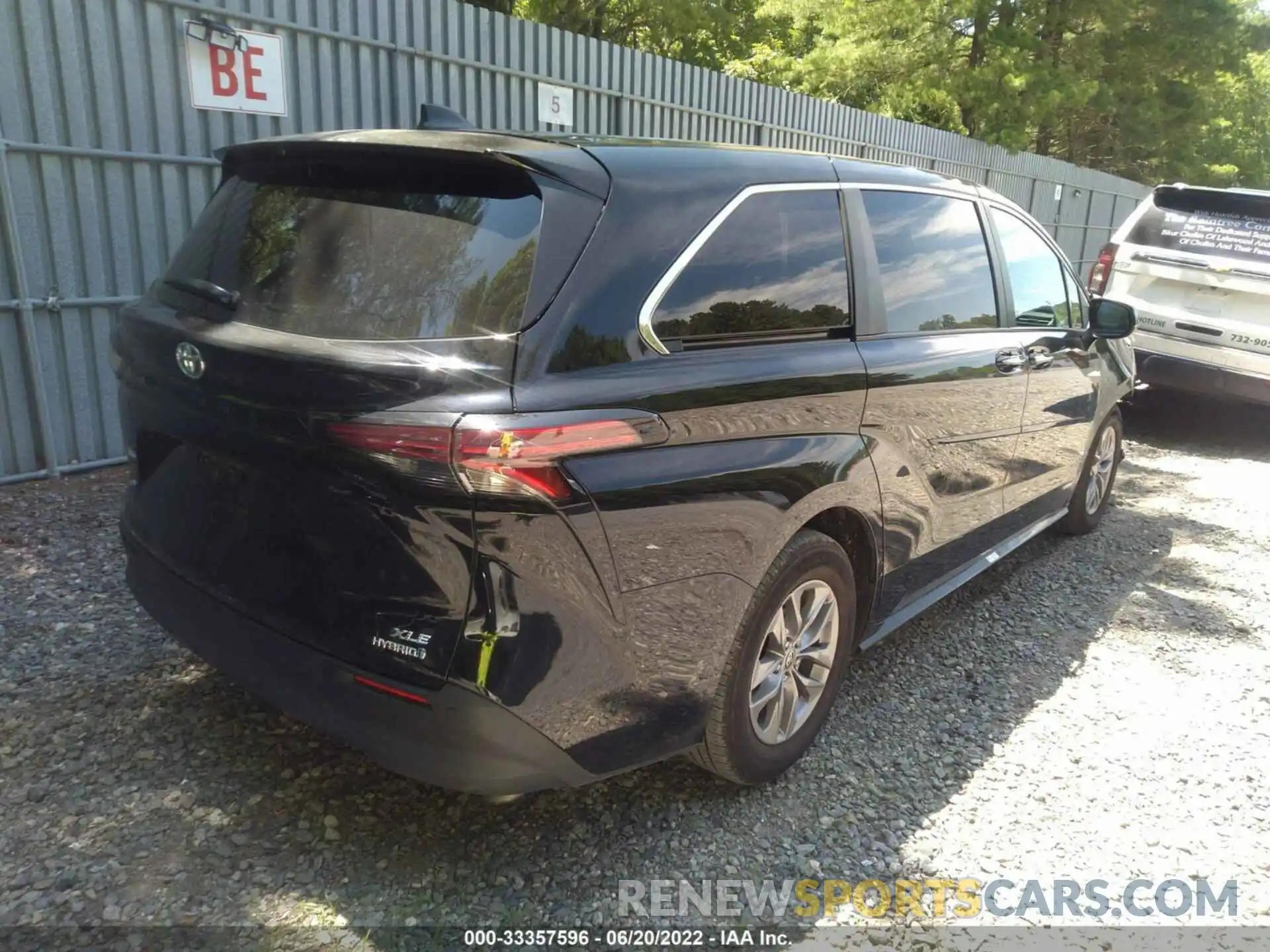 4 Photograph of a damaged car 5TDYRKEC9MS051801 TOYOTA SIENNA 2021