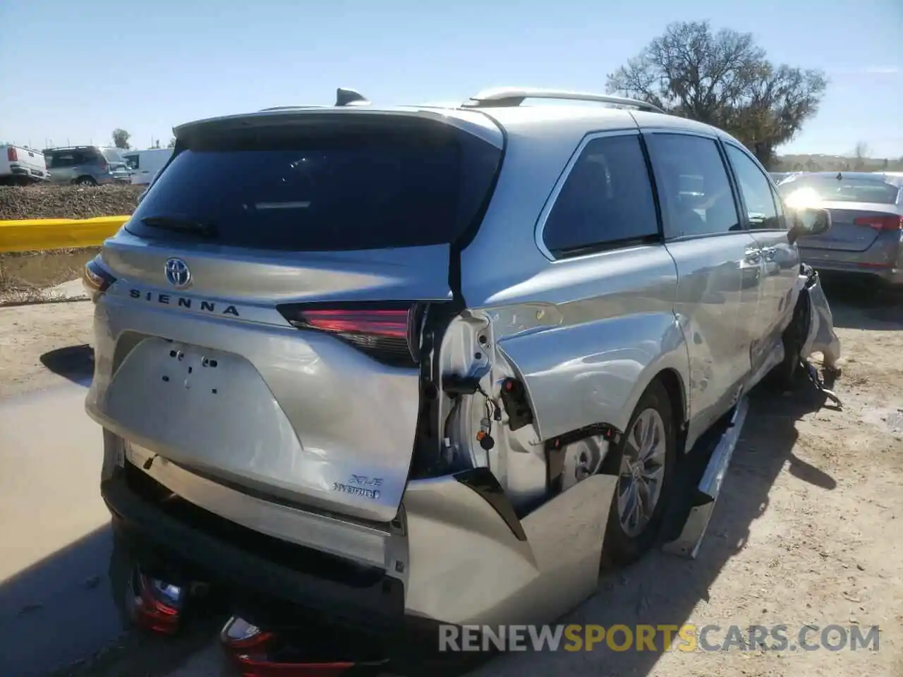 4 Photograph of a damaged car 5TDYRKEC9MS058084 TOYOTA SIENNA 2021