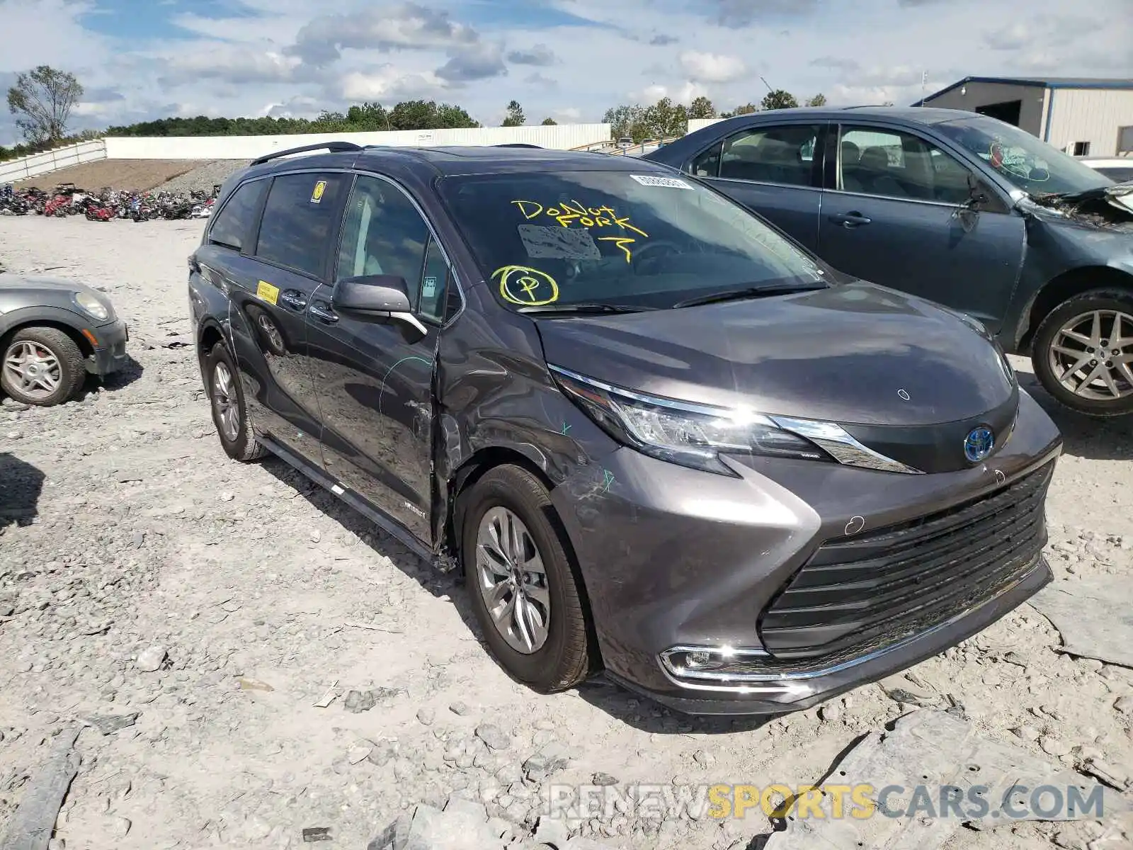 1 Photograph of a damaged car 5TDYRKEC9MS060840 TOYOTA SIENNA 2021