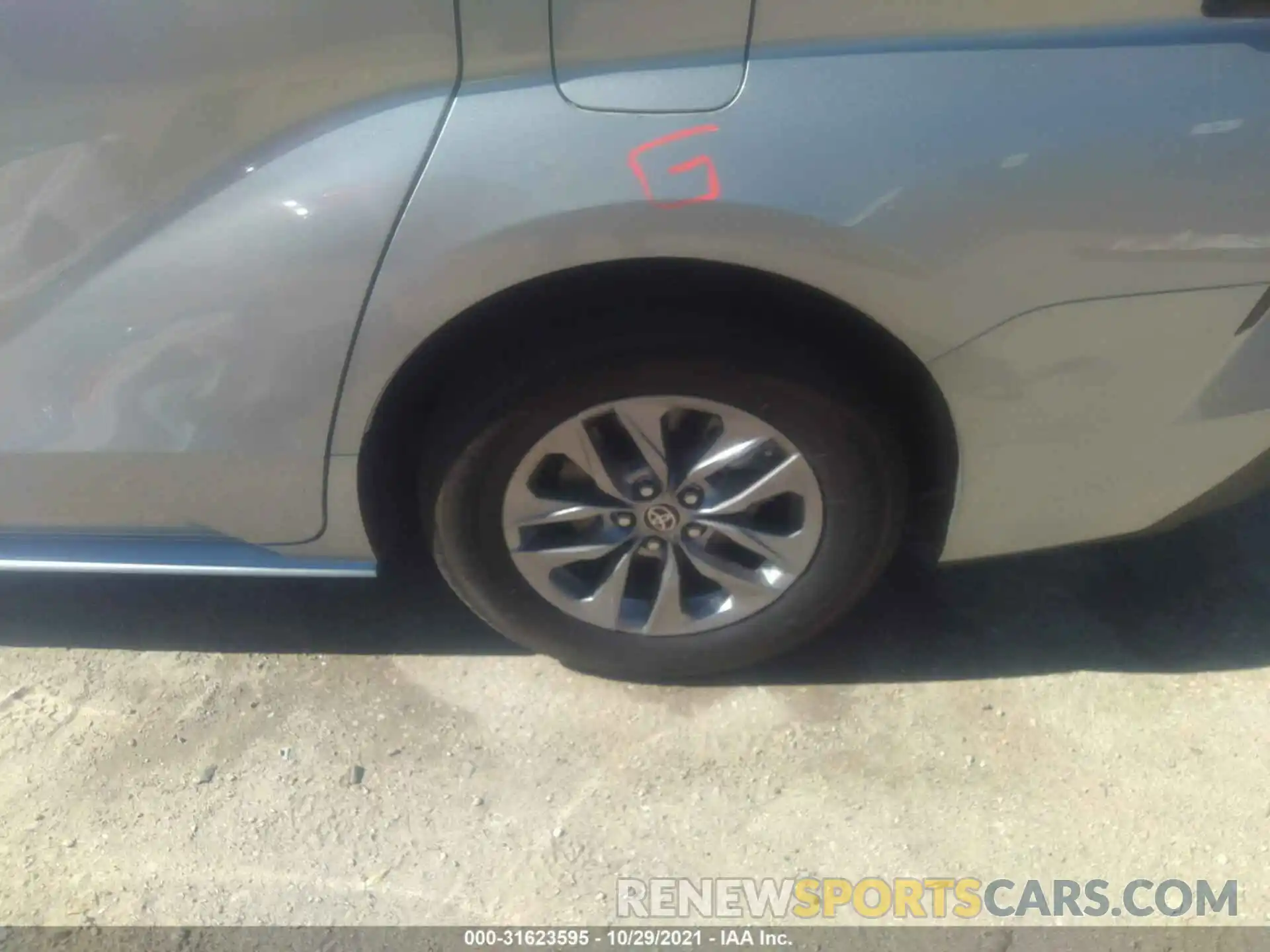 13 Photograph of a damaged car 5TDYRKECXMS002090 TOYOTA SIENNA 2021