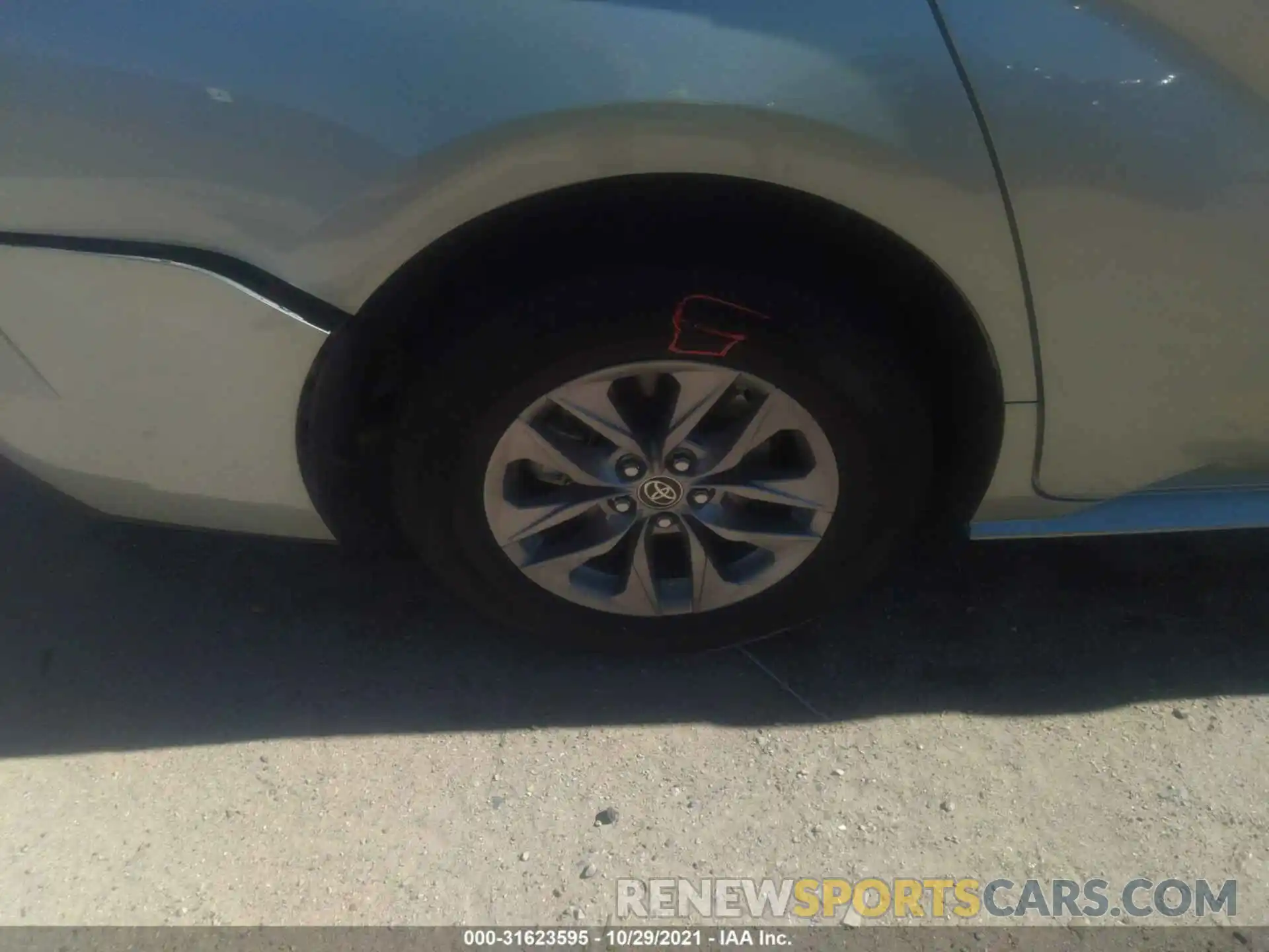 15 Photograph of a damaged car 5TDYRKECXMS002090 TOYOTA SIENNA 2021