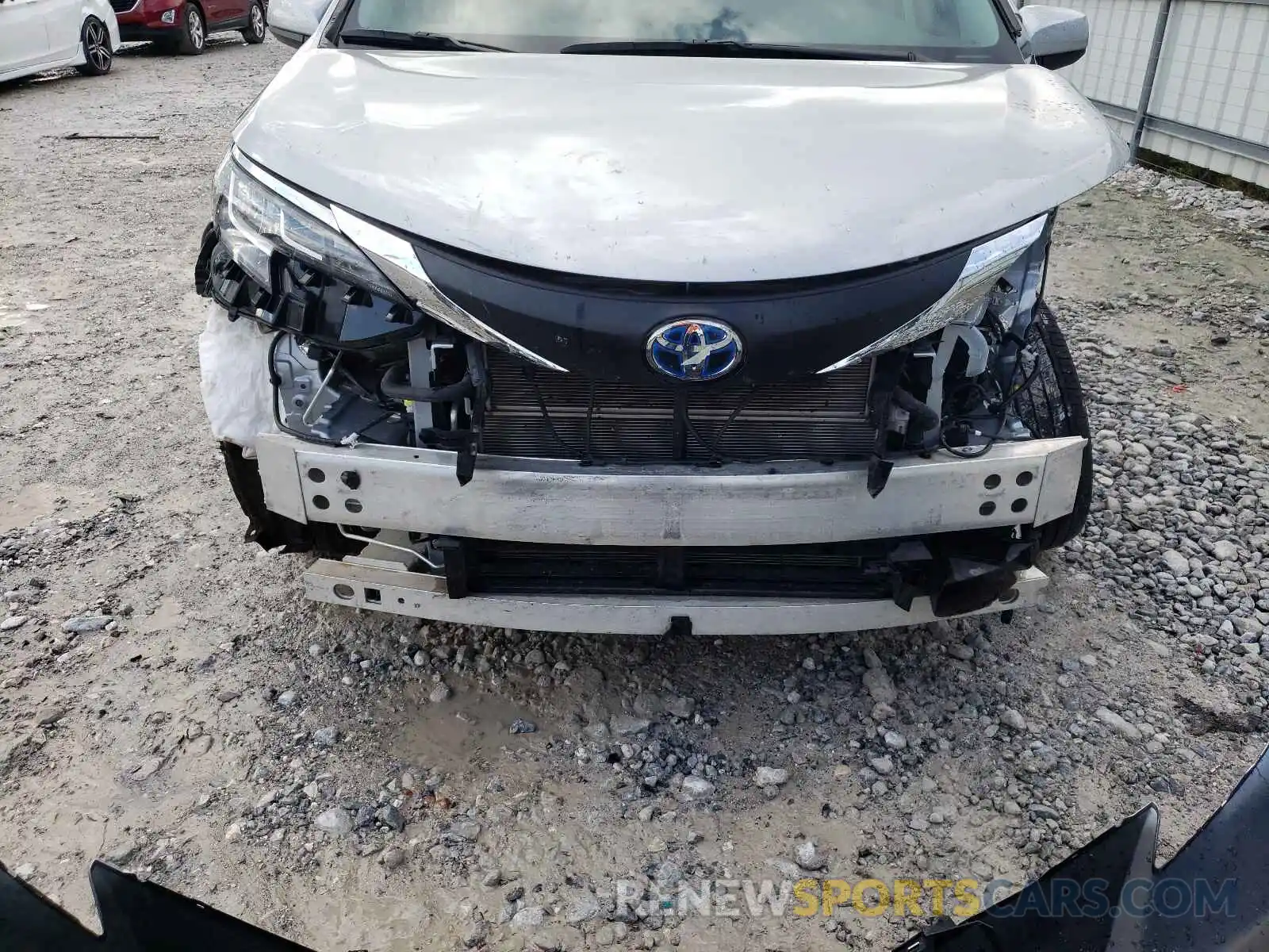 9 Photograph of a damaged car 5TDYRKECXMS002929 TOYOTA SIENNA 2021