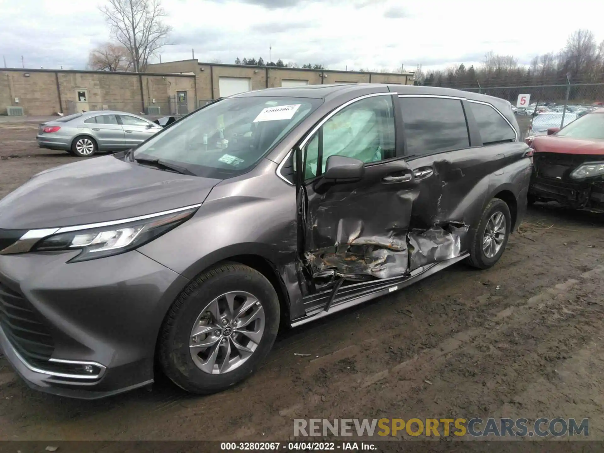 2 Фотография поврежденного автомобиля 5TDYRKECXMS005278 TOYOTA SIENNA 2021