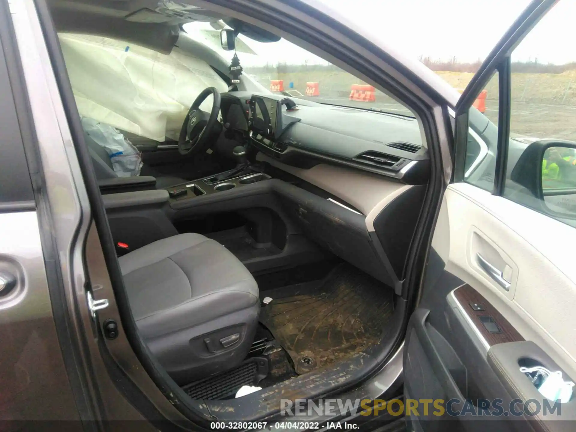 5 Photograph of a damaged car 5TDYRKECXMS005278 TOYOTA SIENNA 2021