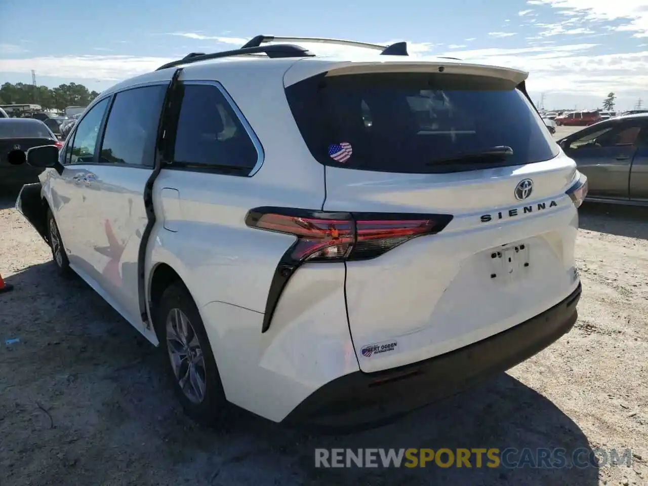 3 Photograph of a damaged car 5TDYRKECXMS005359 TOYOTA SIENNA 2021