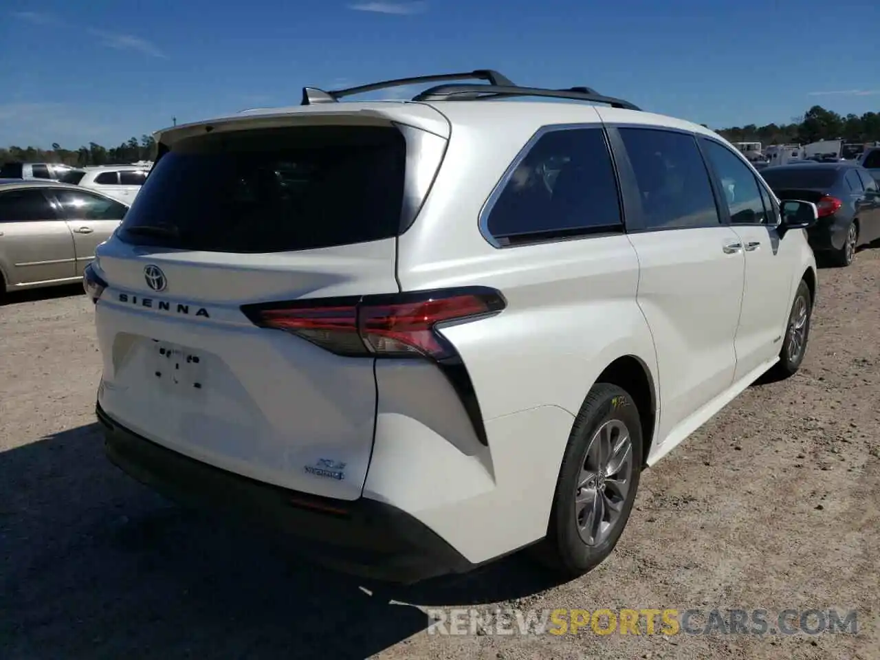 4 Photograph of a damaged car 5TDYRKECXMS005359 TOYOTA SIENNA 2021