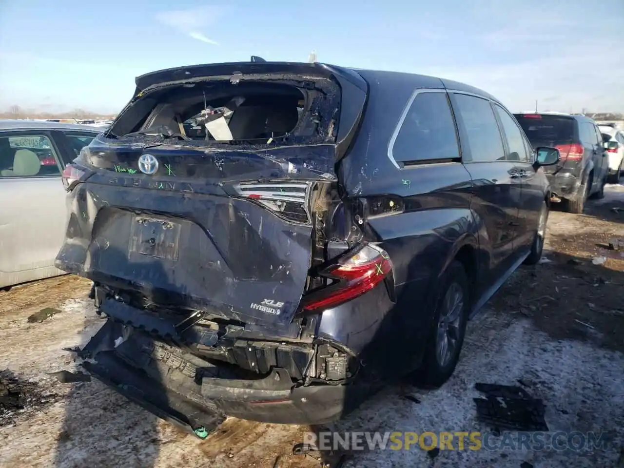 4 Photograph of a damaged car 5TDYRKECXMS008312 TOYOTA SIENNA 2021