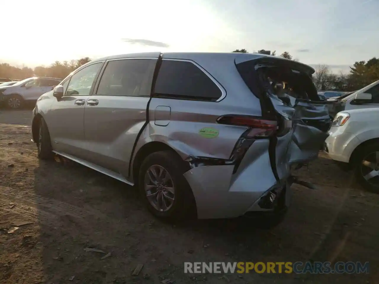 3 Photograph of a damaged car 5TDYRKECXMS019648 TOYOTA SIENNA 2021