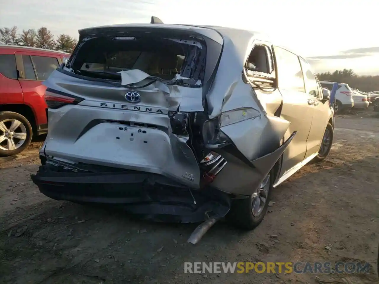 4 Photograph of a damaged car 5TDYRKECXMS019648 TOYOTA SIENNA 2021