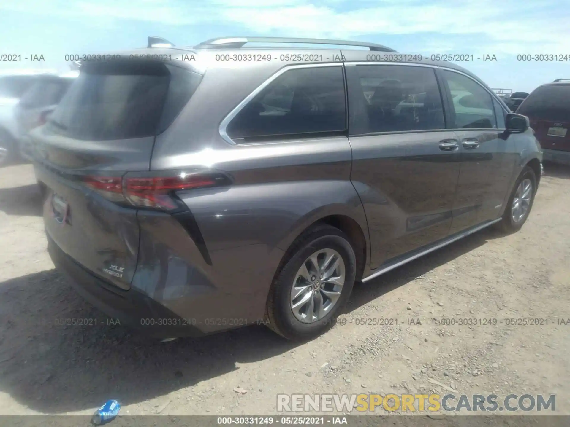 4 Photograph of a damaged car 5TDYRKECXMS028169 TOYOTA SIENNA 2021