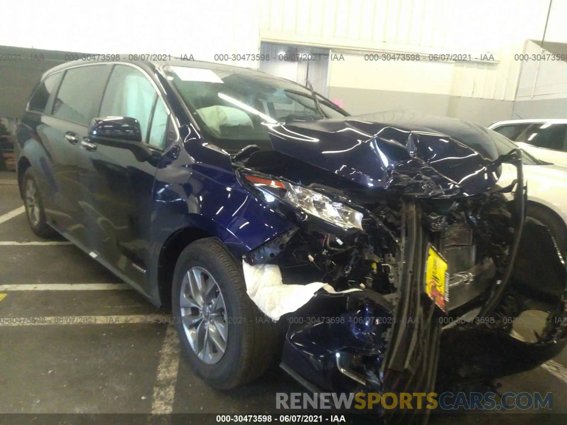 1 Photograph of a damaged car 5TDYRKECXMS038538 TOYOTA SIENNA 2021