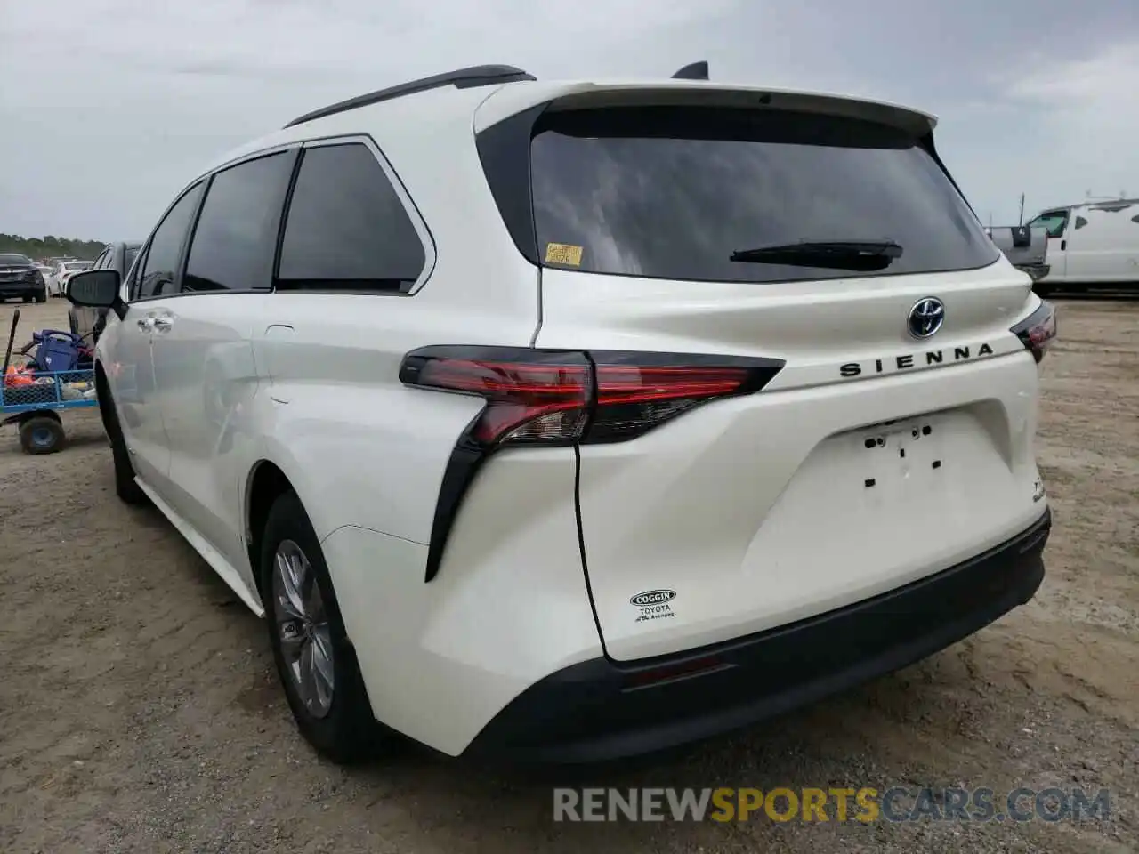 3 Photograph of a damaged car 5TDYRKECXMS051435 TOYOTA SIENNA 2021