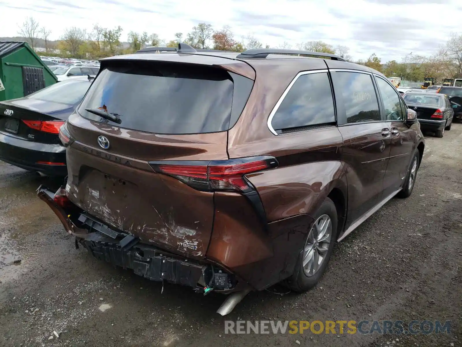 4 Photograph of a damaged car 5TDYRKECXMS054495 TOYOTA SIENNA 2021