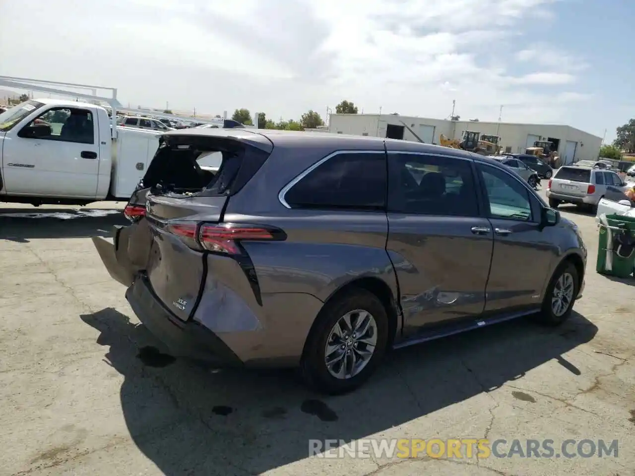 4 Photograph of a damaged car 5TDYRKECXMS059776 TOYOTA SIENNA 2021