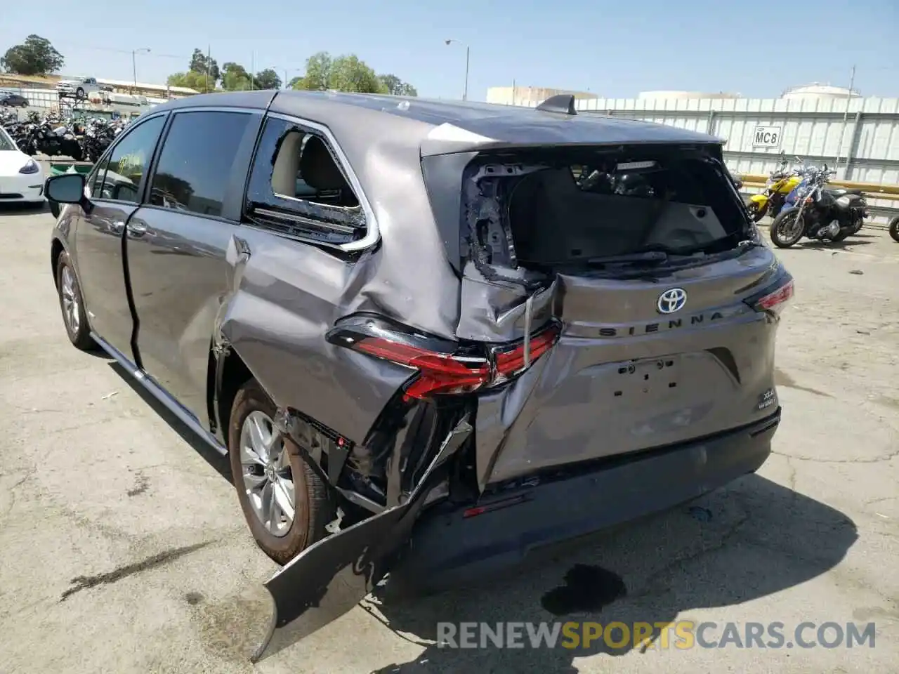 9 Photograph of a damaged car 5TDYRKECXMS059776 TOYOTA SIENNA 2021