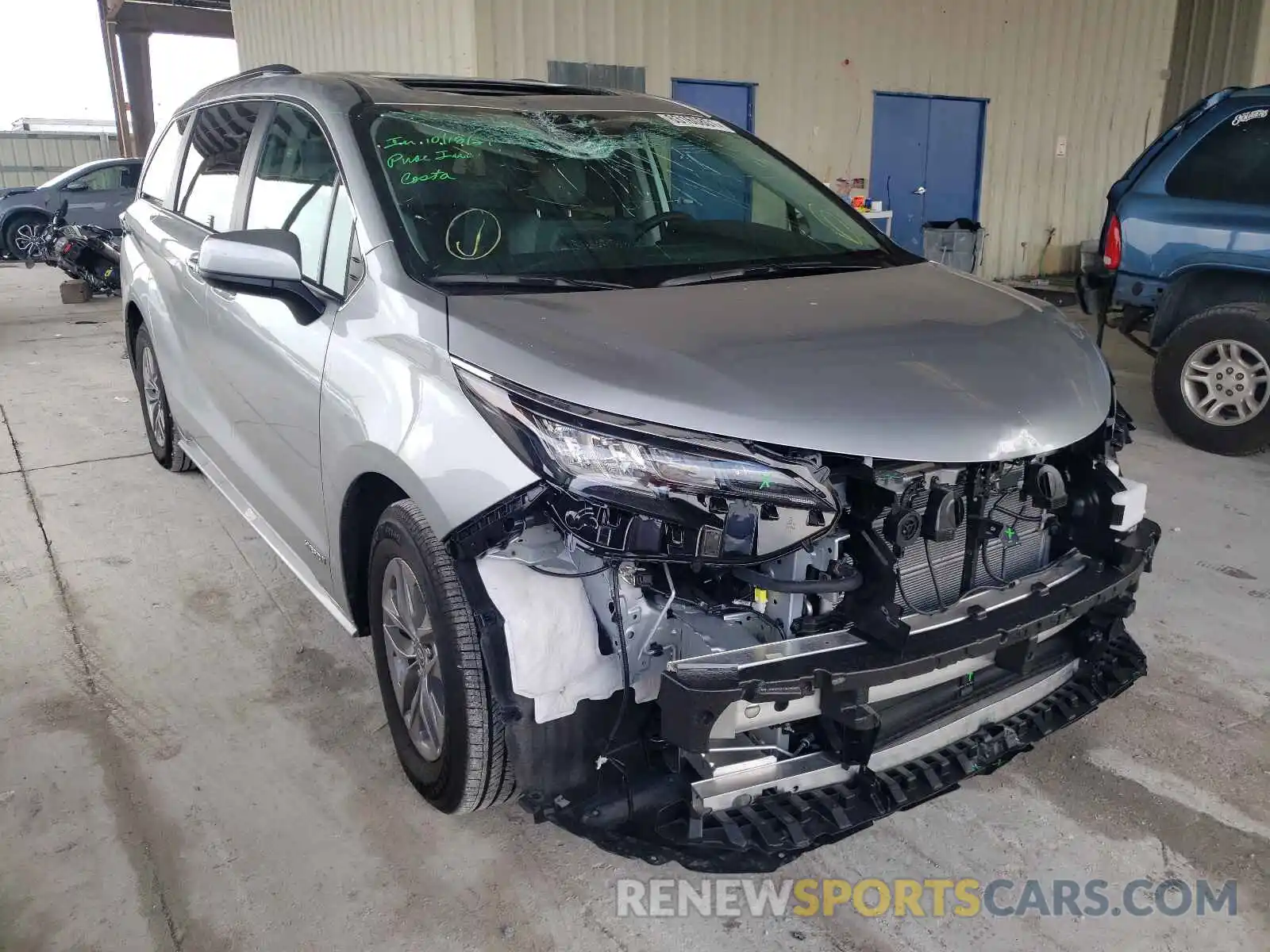 1 Фотография поврежденного автомобиля 5TDYRKECXMS072222 TOYOTA SIENNA 2021