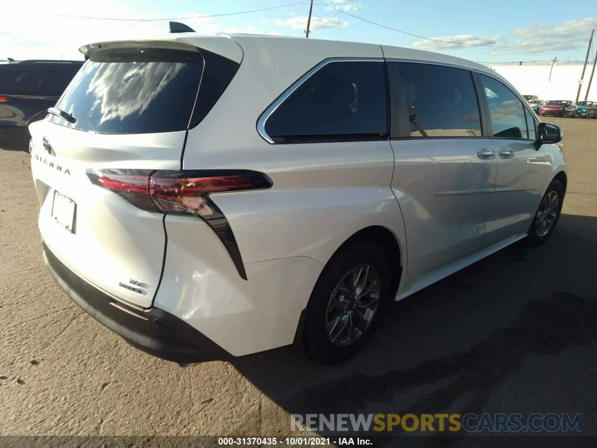 4 Photograph of a damaged car 5TDYSKFC0MS012873 TOYOTA SIENNA 2021