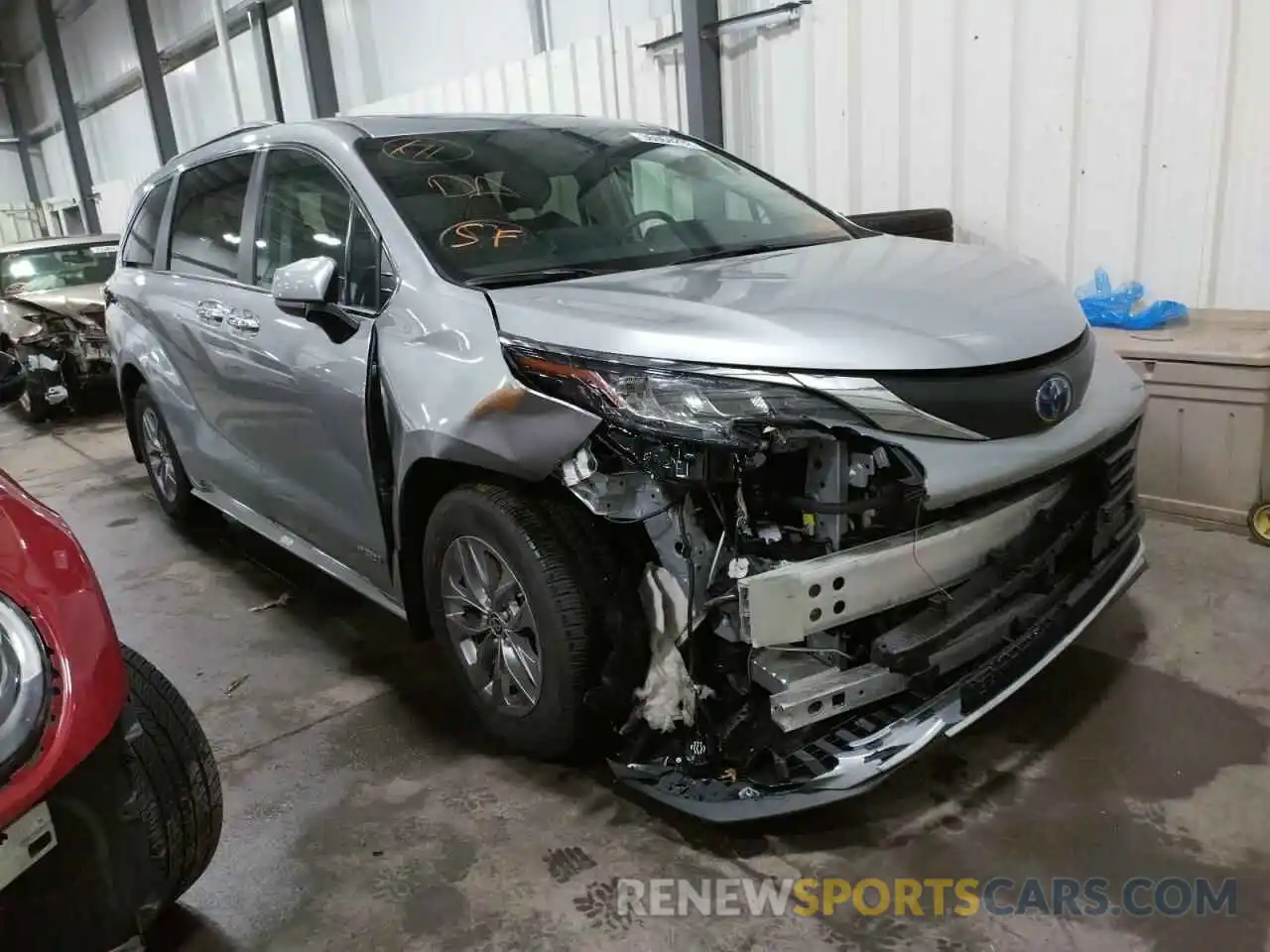 1 Photograph of a damaged car 5TDYSKFC1MS029052 TOYOTA SIENNA 2021