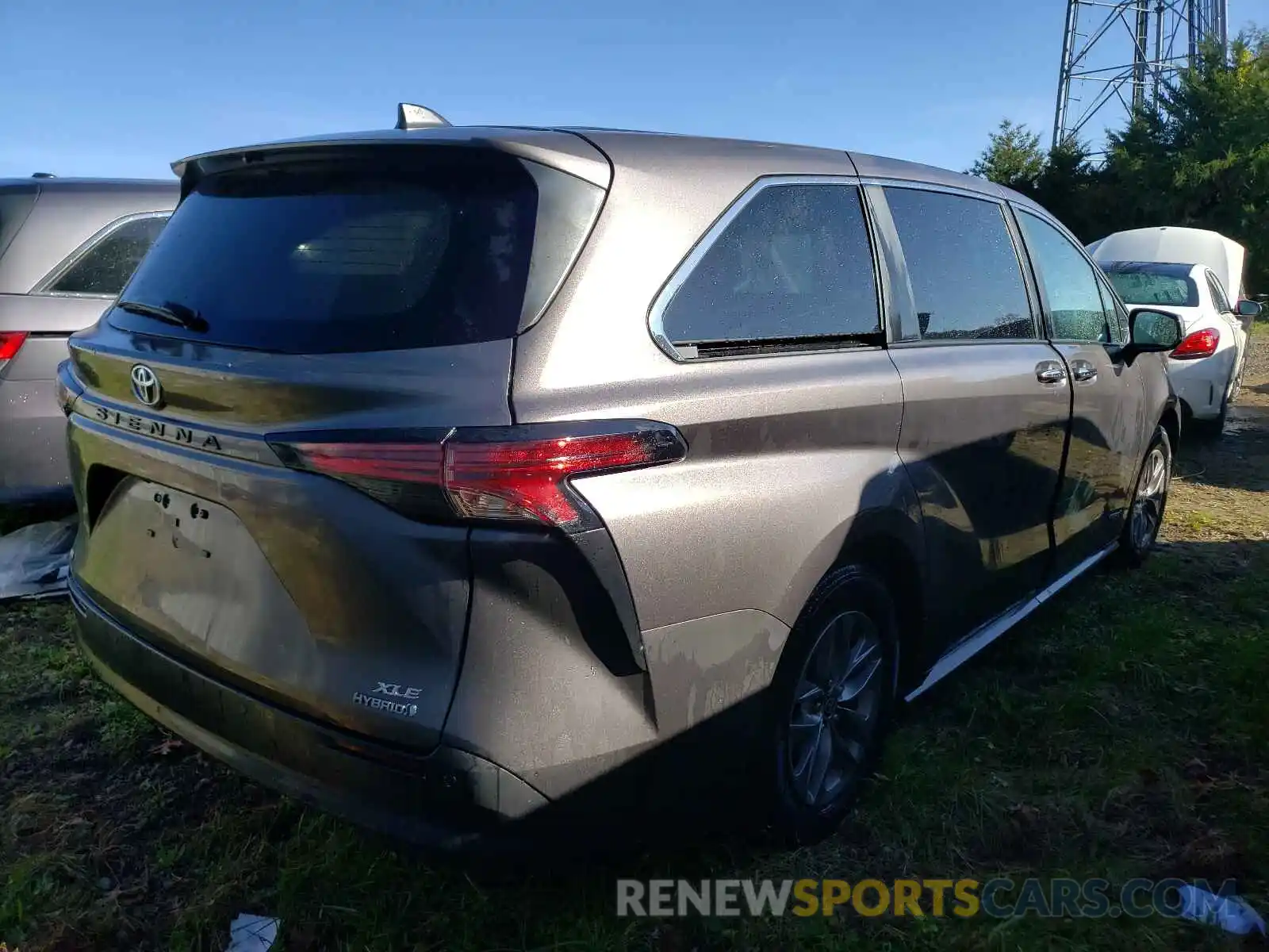 4 Photograph of a damaged car 5TDYSKFC2MS001700 TOYOTA SIENNA 2021