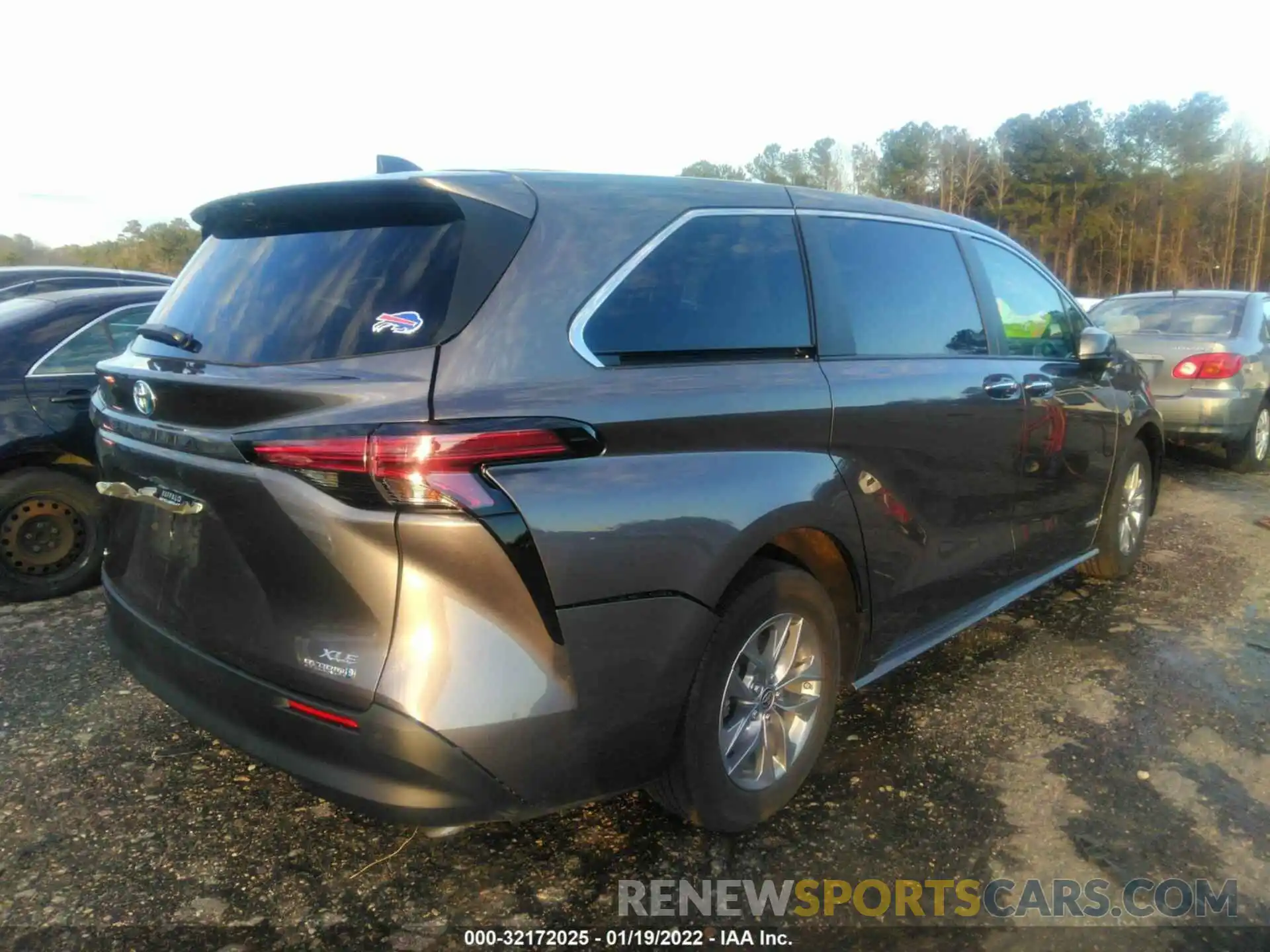 4 Photograph of a damaged car 5TDYSKFC3MS004735 TOYOTA SIENNA 2021