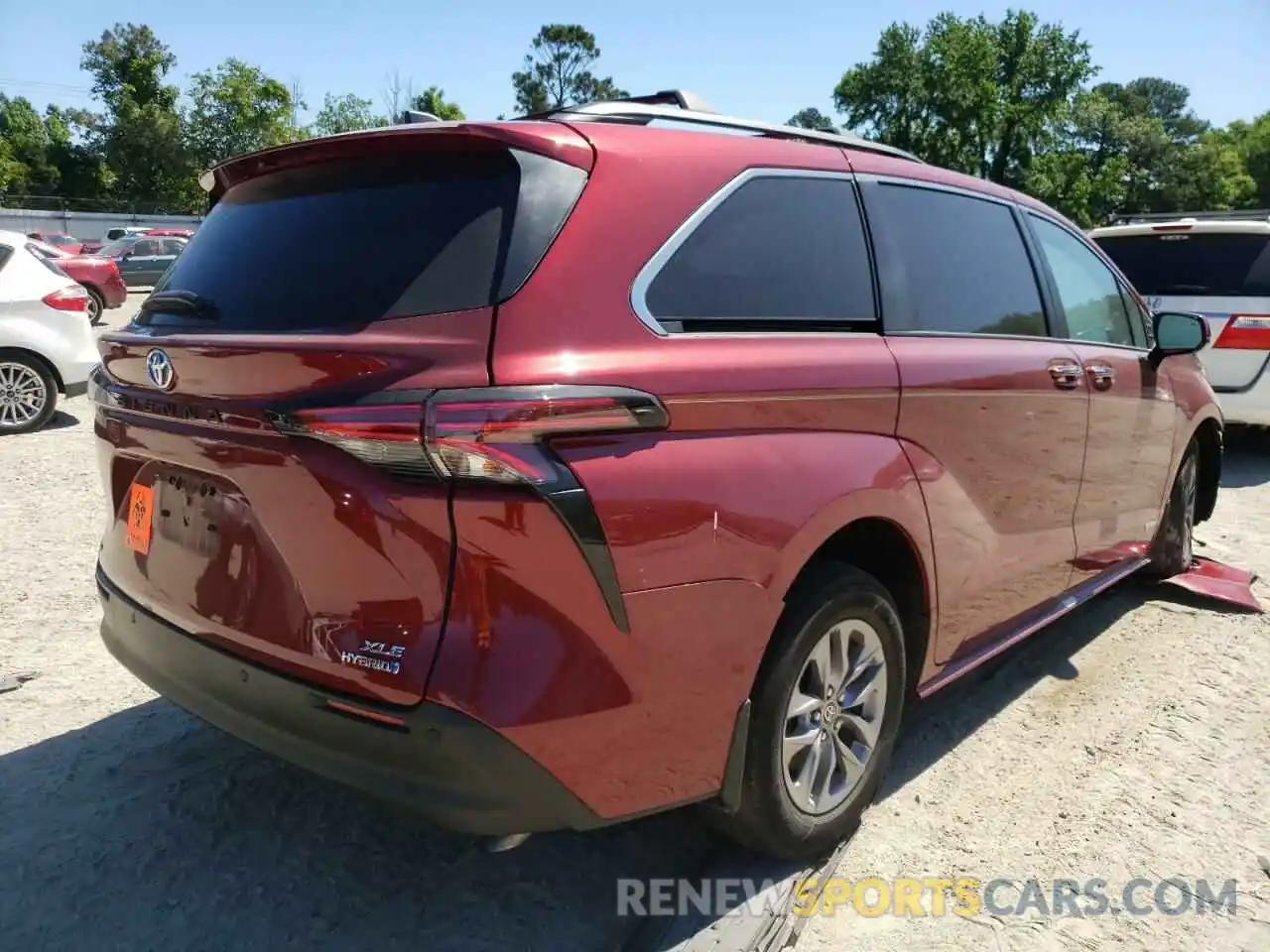 4 Photograph of a damaged car 5TDYSKFC3MS018246 TOYOTA SIENNA 2021