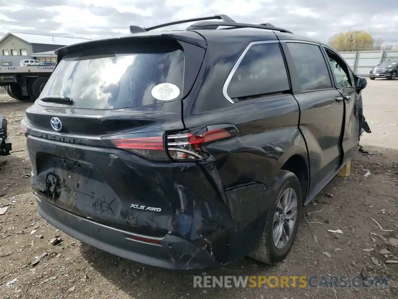 4 Photograph of a damaged car 5TDYSKFC3MS019199 TOYOTA SIENNA 2021