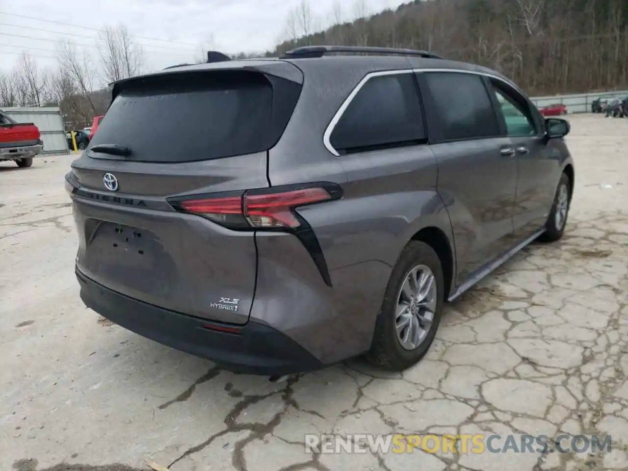 4 Photograph of a damaged car 5TDYSKFC3MS039808 TOYOTA SIENNA 2021