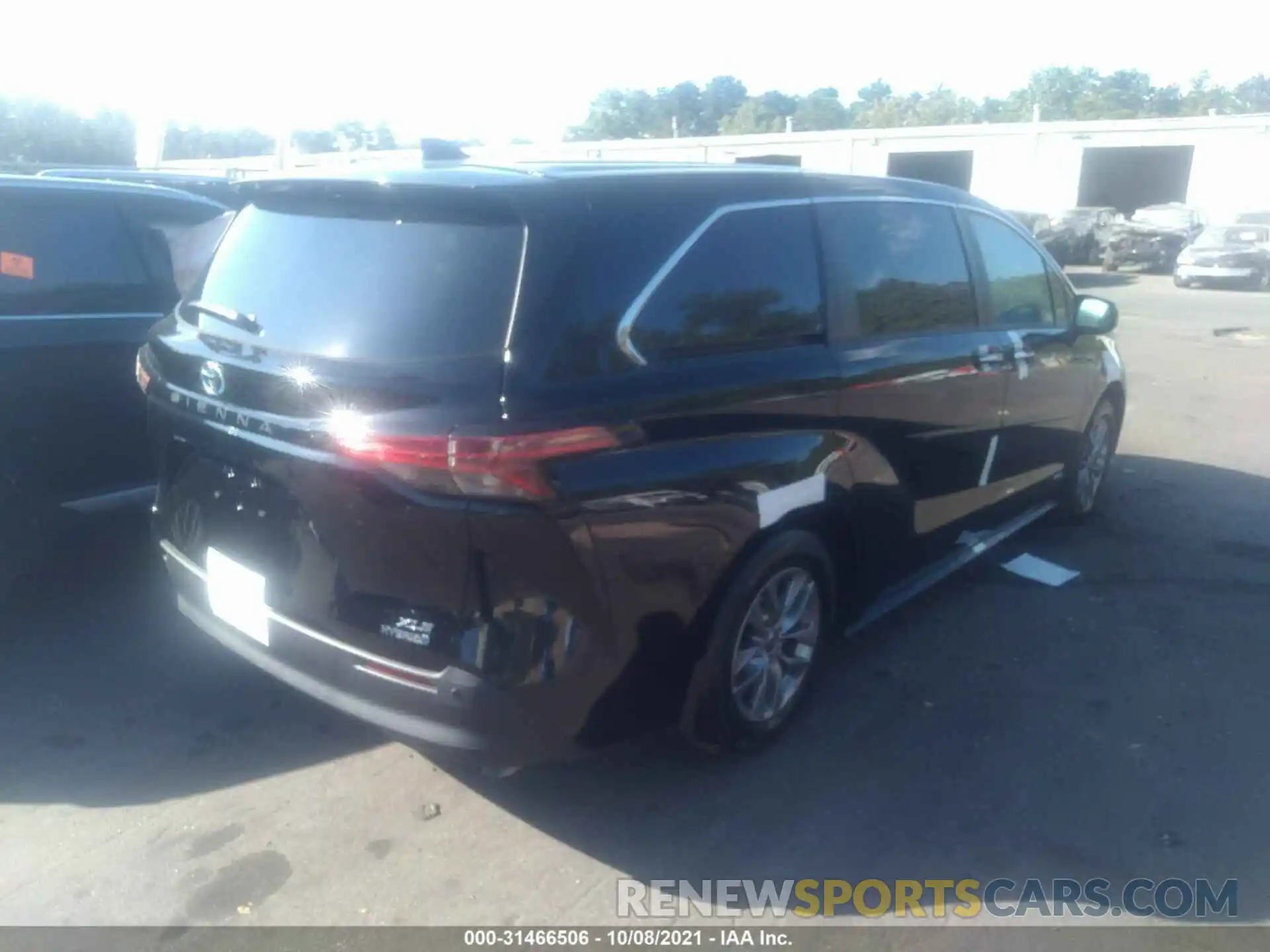 4 Photograph of a damaged car 5TDYSKFC4MS021737 TOYOTA SIENNA 2021